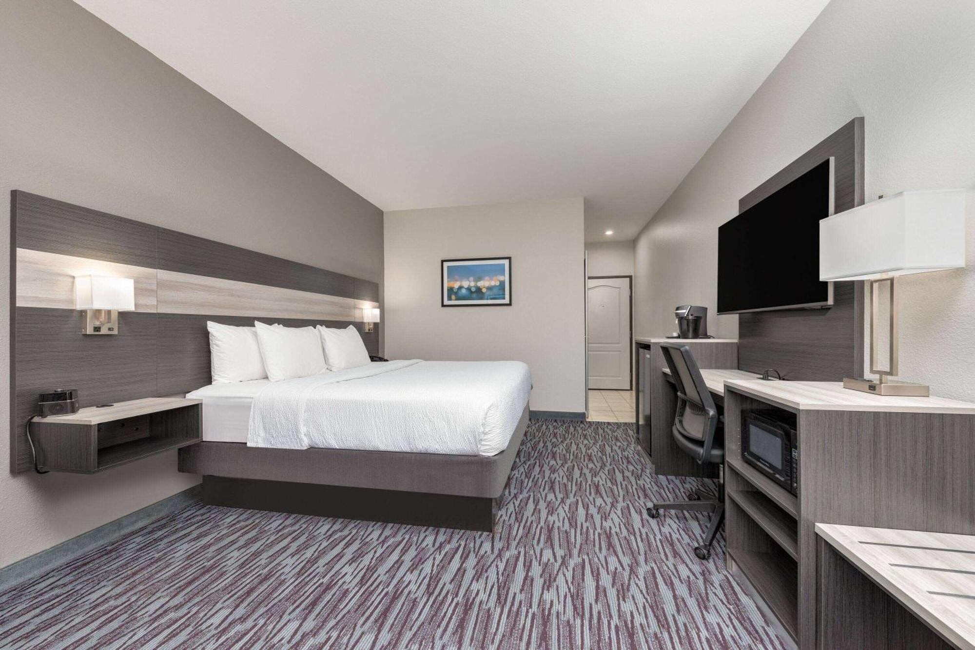 La Quinta By Wyndham Allen At The Village Exterior photo